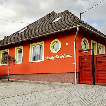 Notafa Vendeghaz Eger Hotel Bagian luar foto