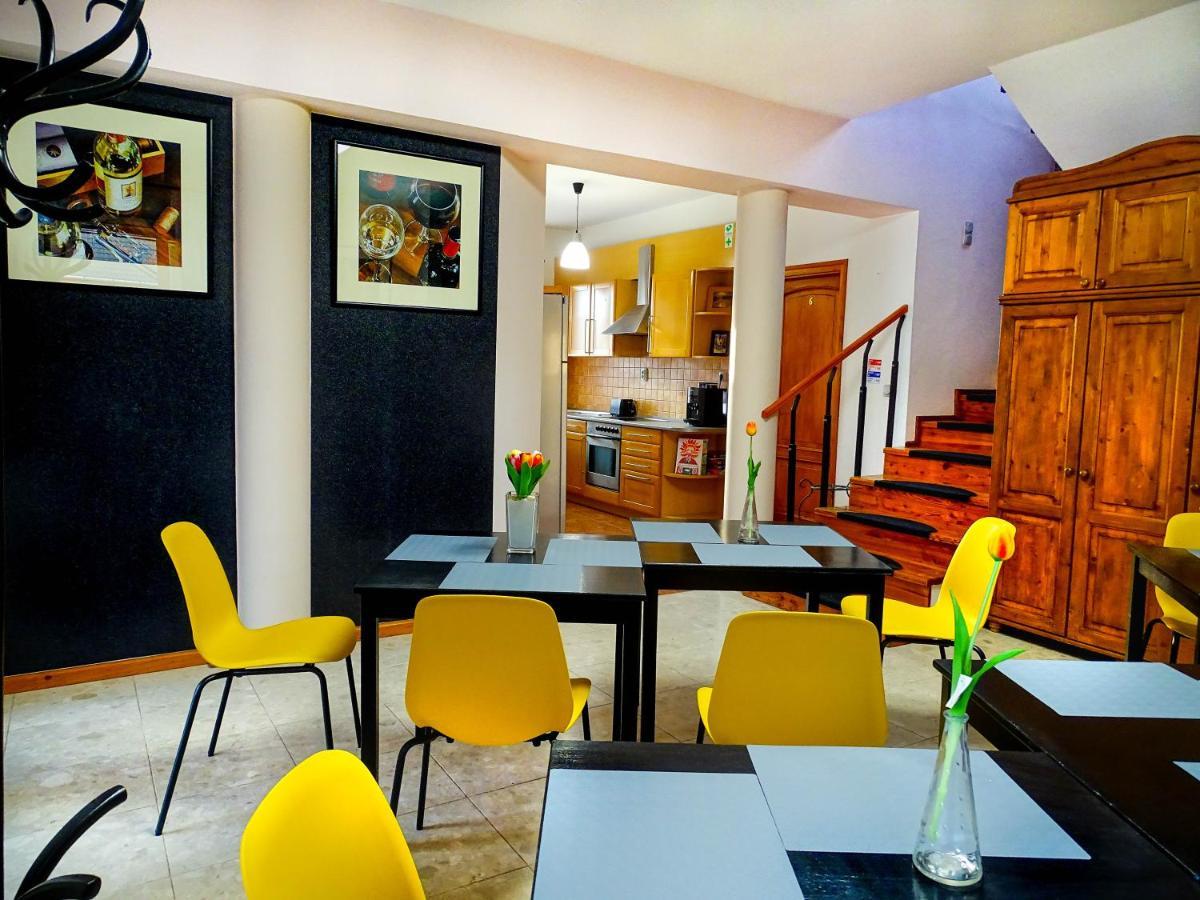 Notafa Vendeghaz Eger Hotel Bagian luar foto