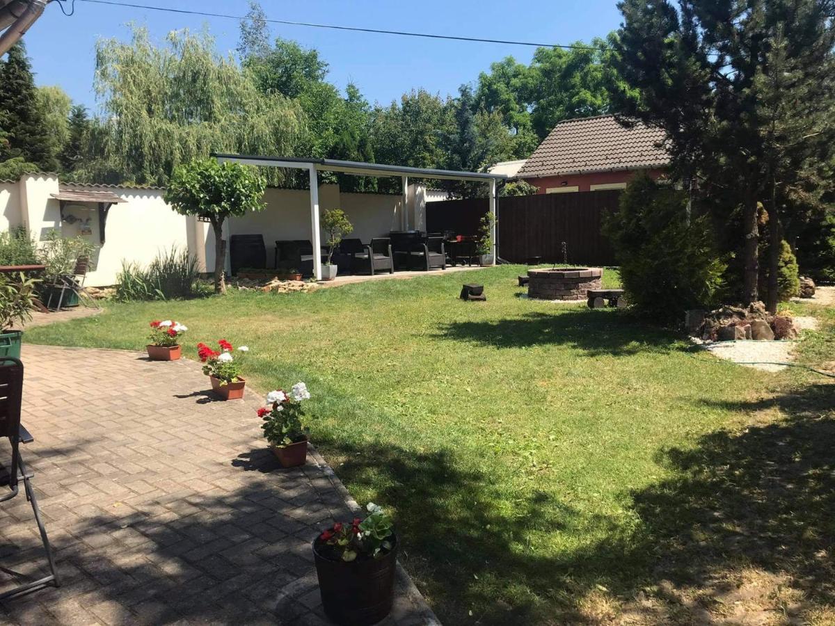 Notafa Vendeghaz Eger Hotel Bagian luar foto